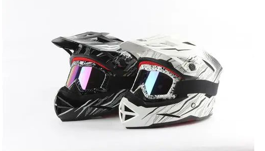 三線立式加工中心850plus機加工“頭盔模具”成新網(wǎng)紅，即