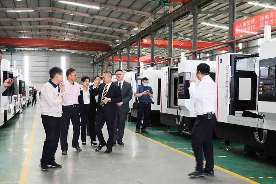 香港鑄造業(yè)總會(huì)總理事會(huì)成員蒞臨巨高機(jī)床指導(dǎo)工作(圖7) 香港鑄造業(yè)總會(huì)總理事會(huì)成員蒞臨巨高機(jī)床指導(dǎo)工作(圖7)